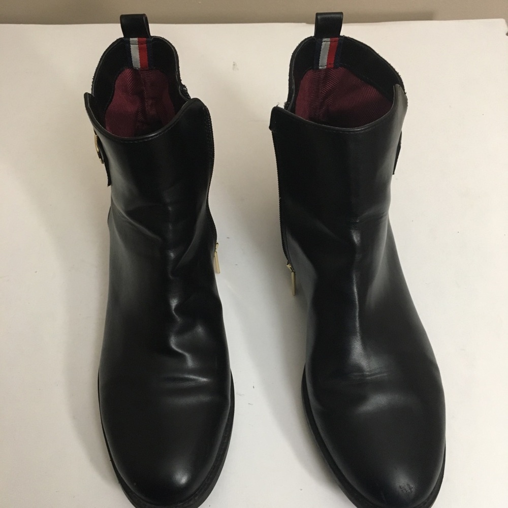 Tommy Hilfiger women’s Twinella city style size 9